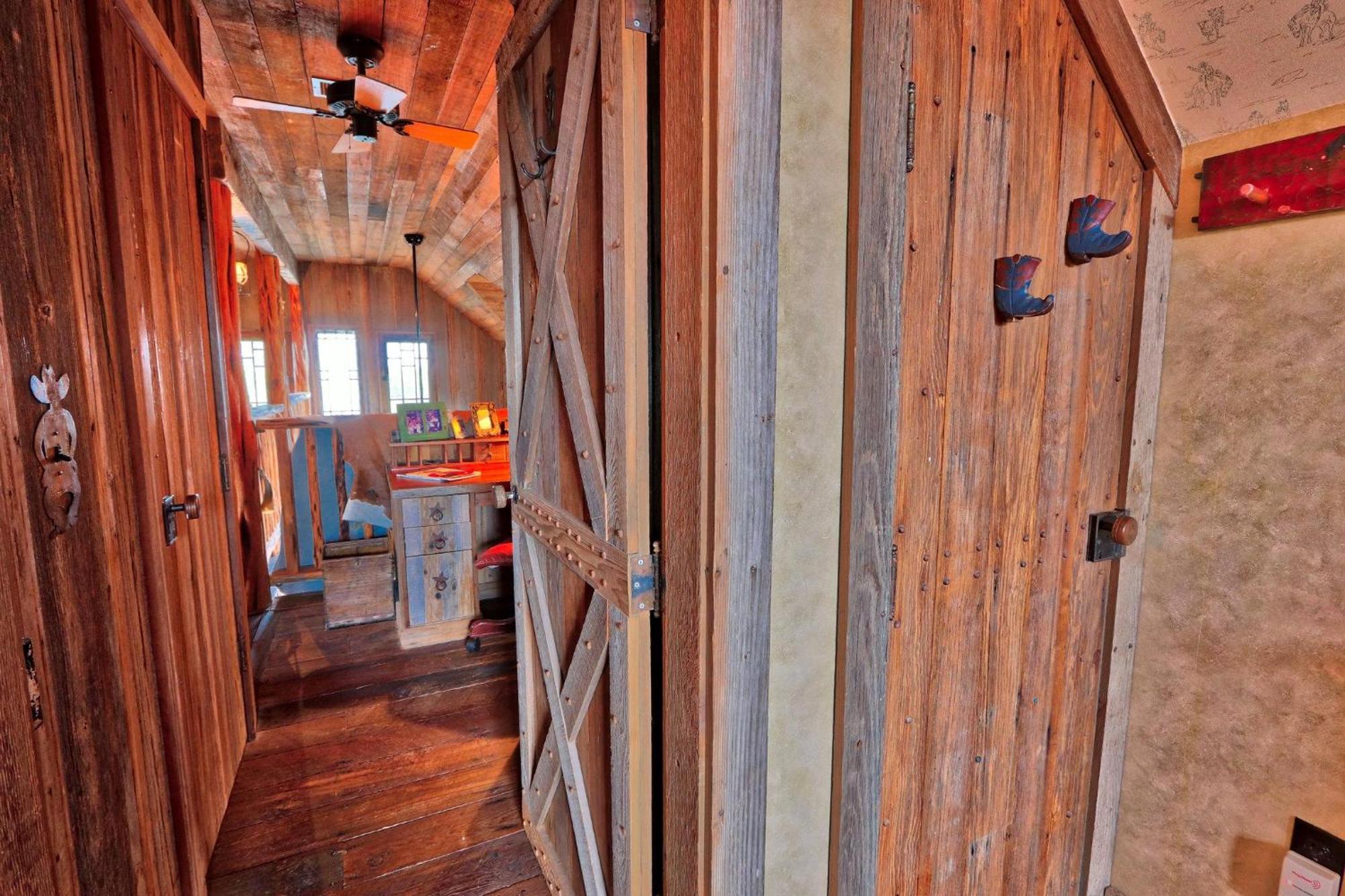 Log Cabin At Old Glory Ranch 温伯利 外观 照片